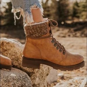NEW IN BOX - Tan Combat Boots